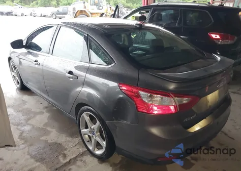 2013 Ford Focus Titanium z USA, uszkodzony, nr VIN 1FADP3J20DL189239